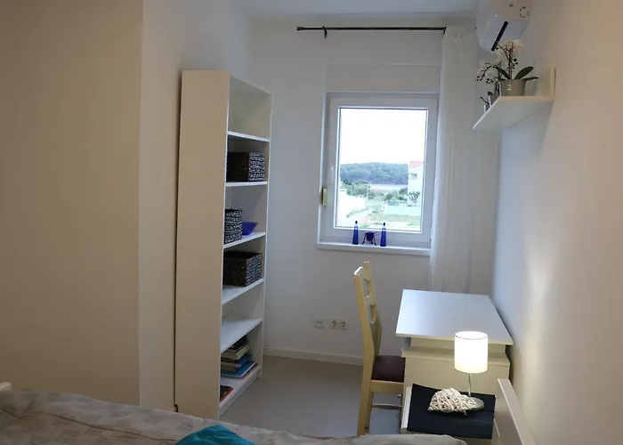 D&e - Near The Apartament Punat